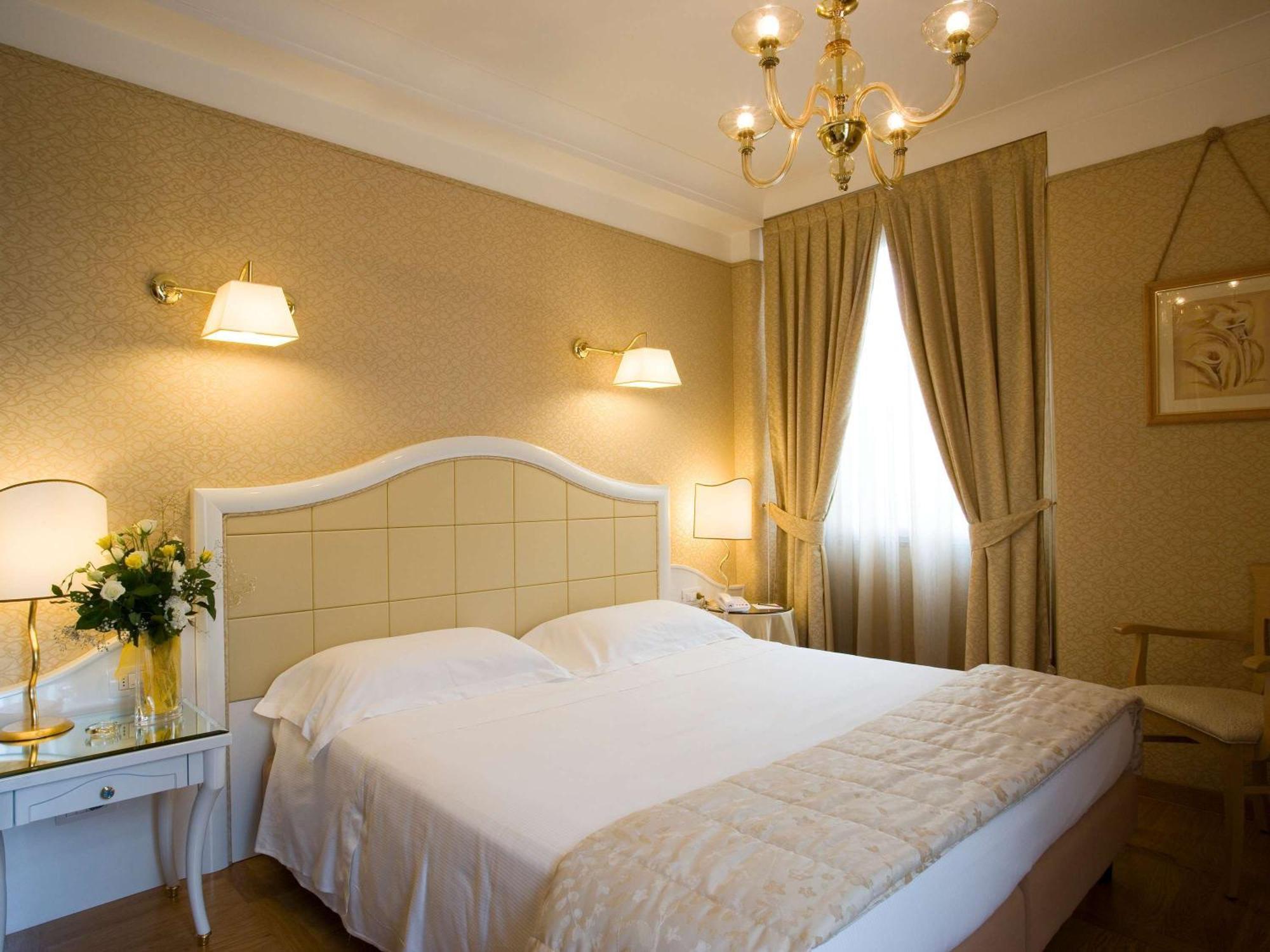 Hotel Mercure Milano Centro Kültér fotó