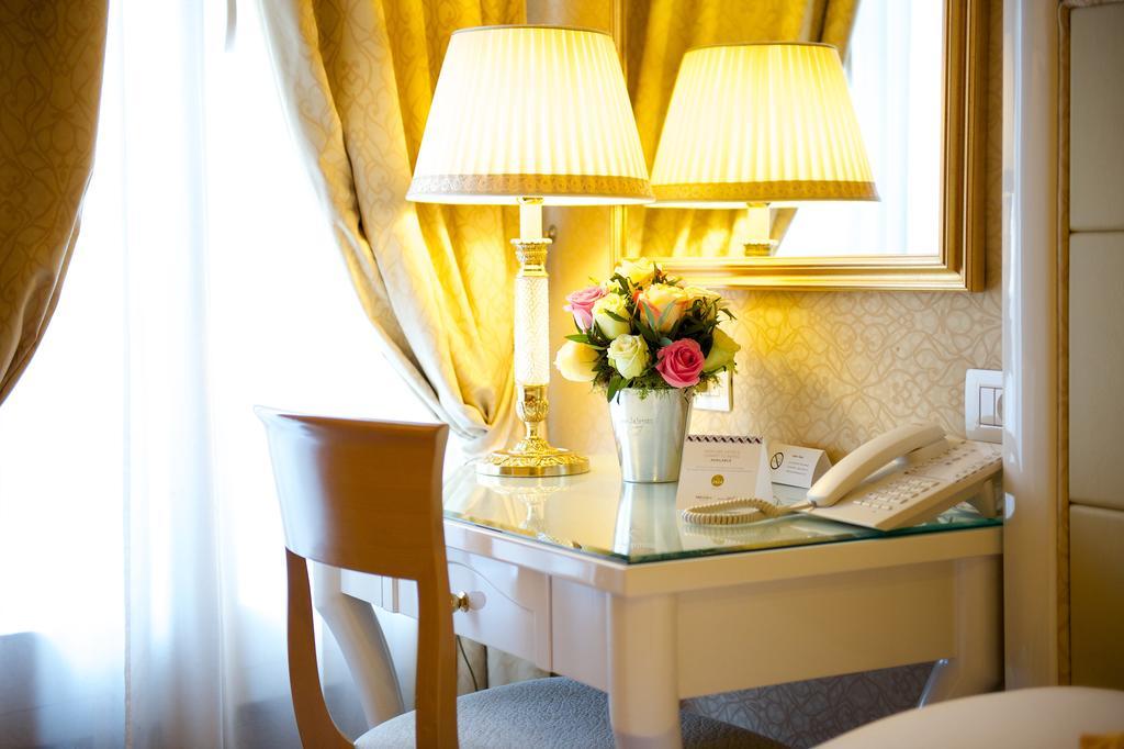 Hotel Mercure Milano Centro Kültér fotó