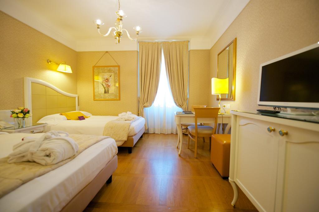 Hotel Mercure Milano Centro Kültér fotó
