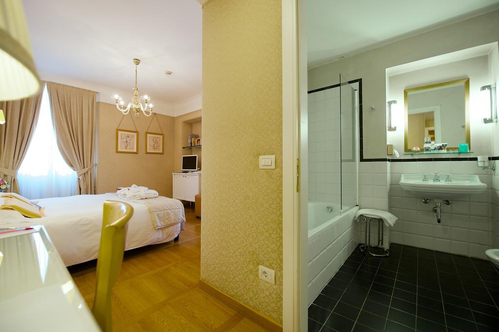 Hotel Mercure Milano Centro Kültér fotó