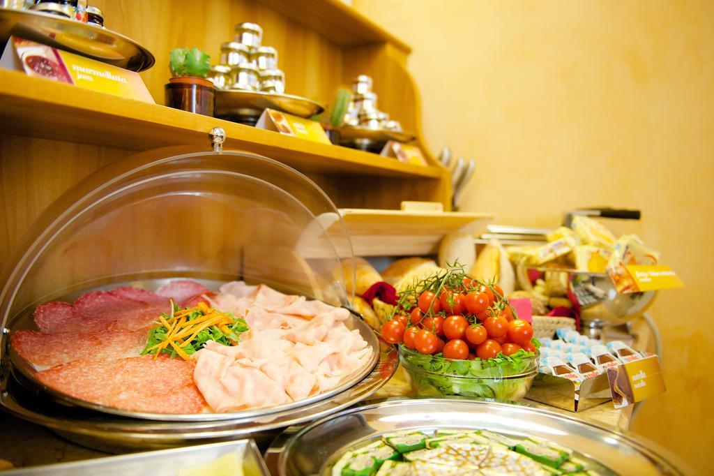 Hotel Mercure Milano Centro Kültér fotó