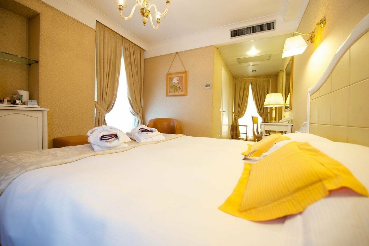 Hotel Mercure Milano Centro Kültér fotó