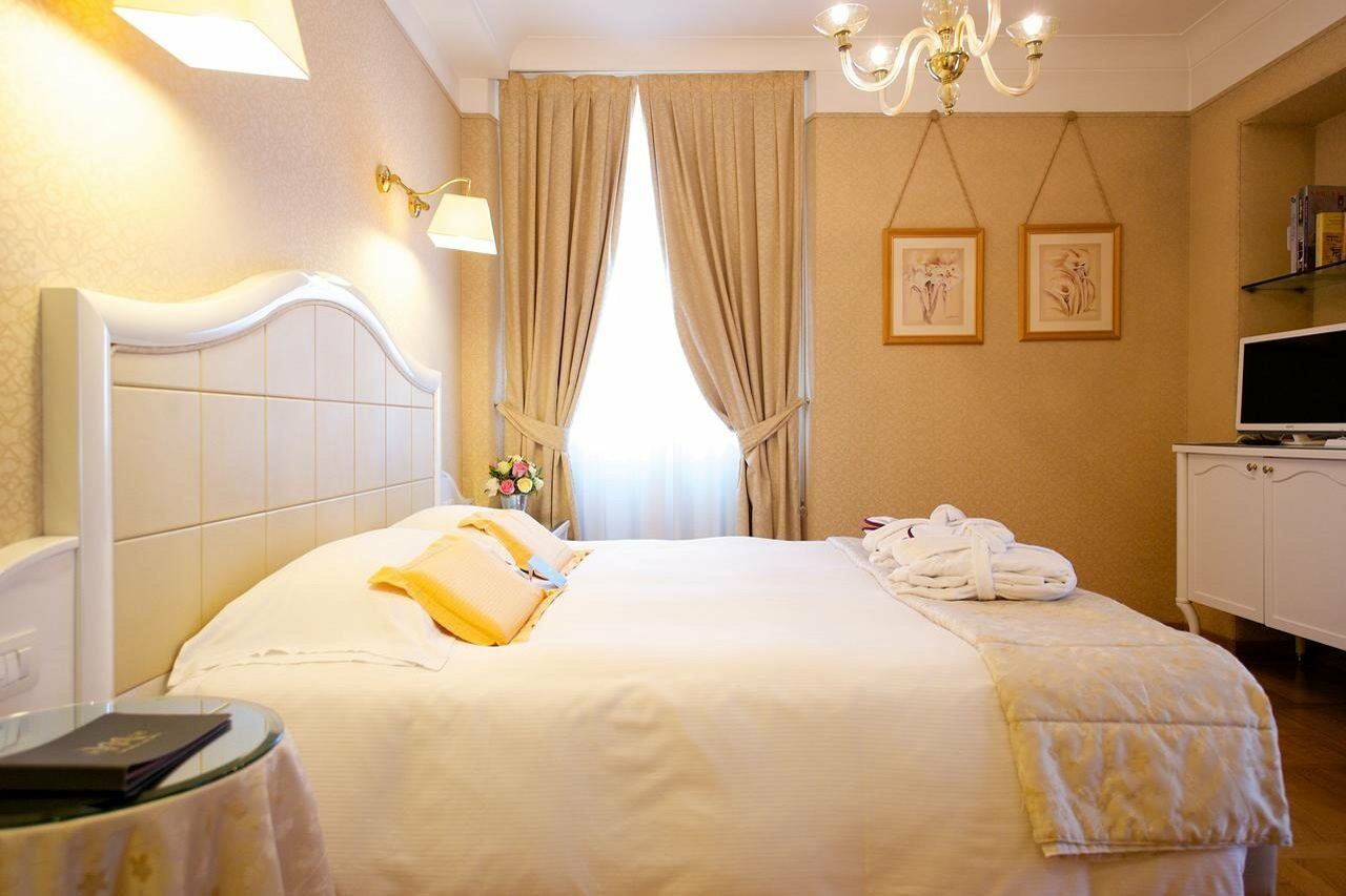Hotel Mercure Milano Centro Kültér fotó
