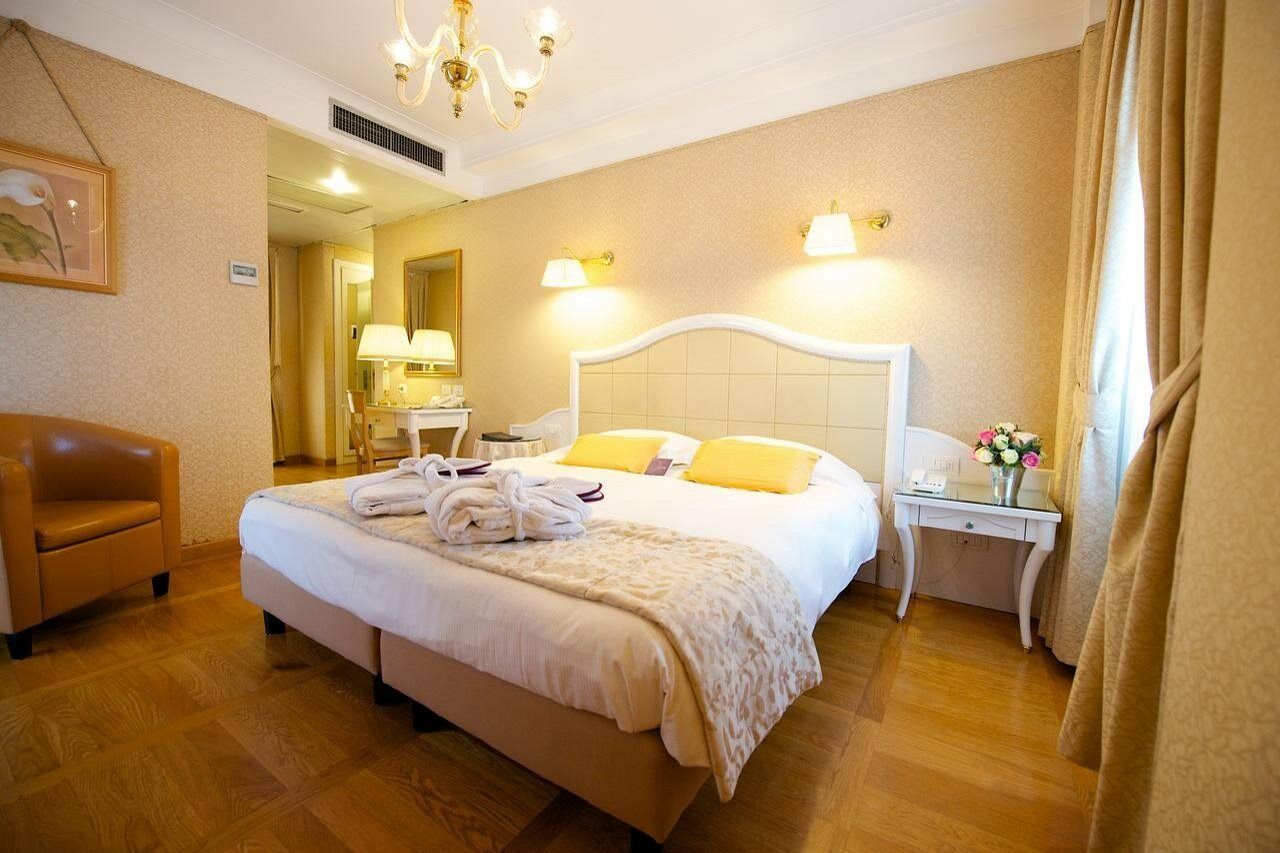 Hotel Mercure Milano Centro Kültér fotó